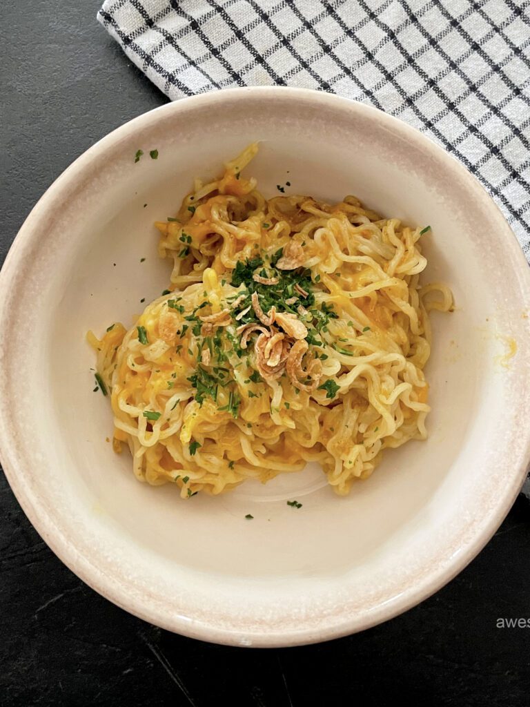 Лапша Maggi, жаренная с сыром