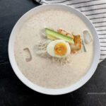 корейская холодная лапша конггуксу в соевом молоке с ореховым вкусом