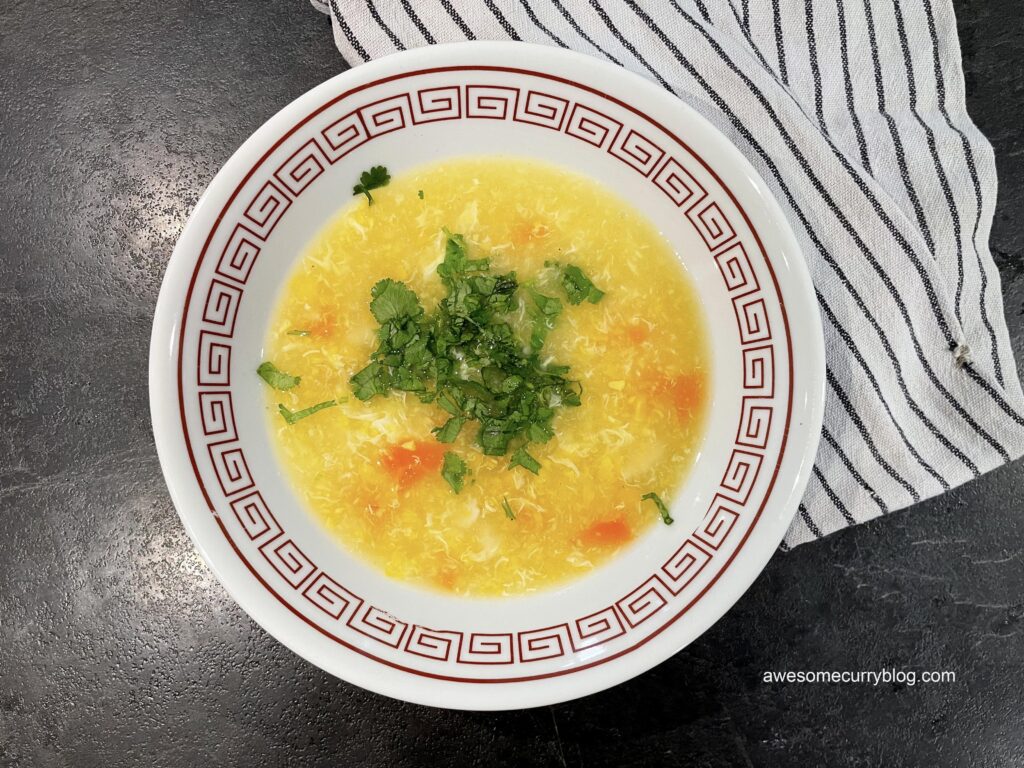 кантонский суп из курицы с кукурузой и яйцом
