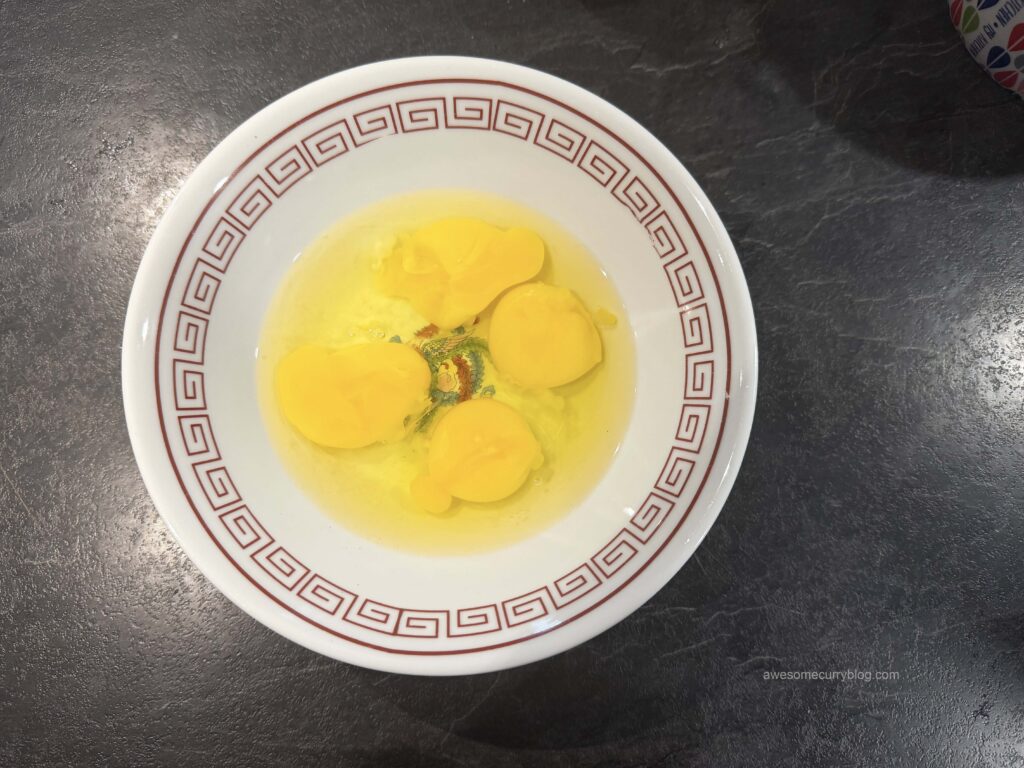 разбить белки яиц