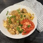 оякодон, сервированный поверх риса