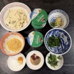 ингредиенты для приготовления perugu vada - индийских пончиков в йогуртовом соусе