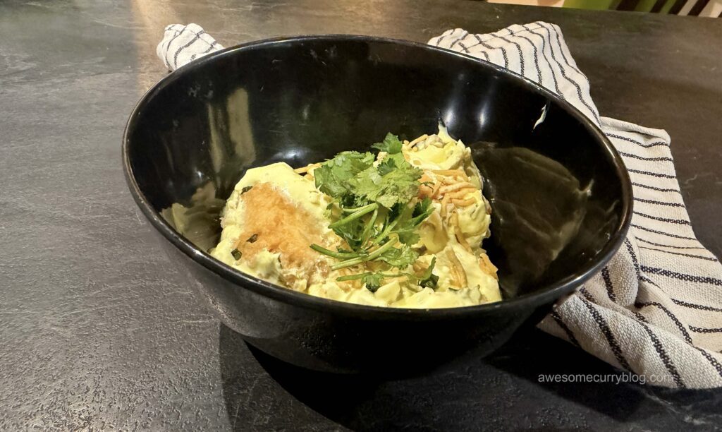 перугу вада - пончики из бобовой муки в пикантном йогуртовом соусе