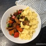 стир фрай из курицы с черными бобами, подача