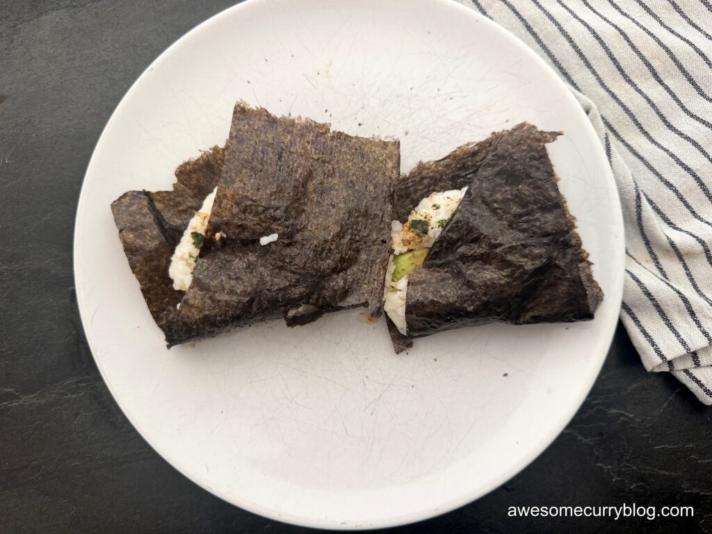 онигири с тунцом