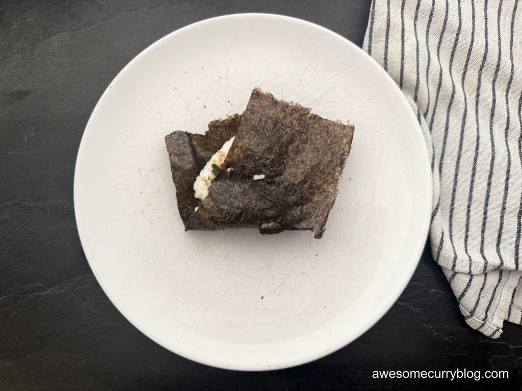 онигири с тунцом, подача