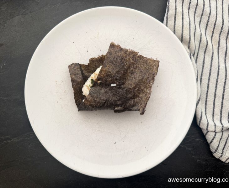 онигири с тунцом, подача